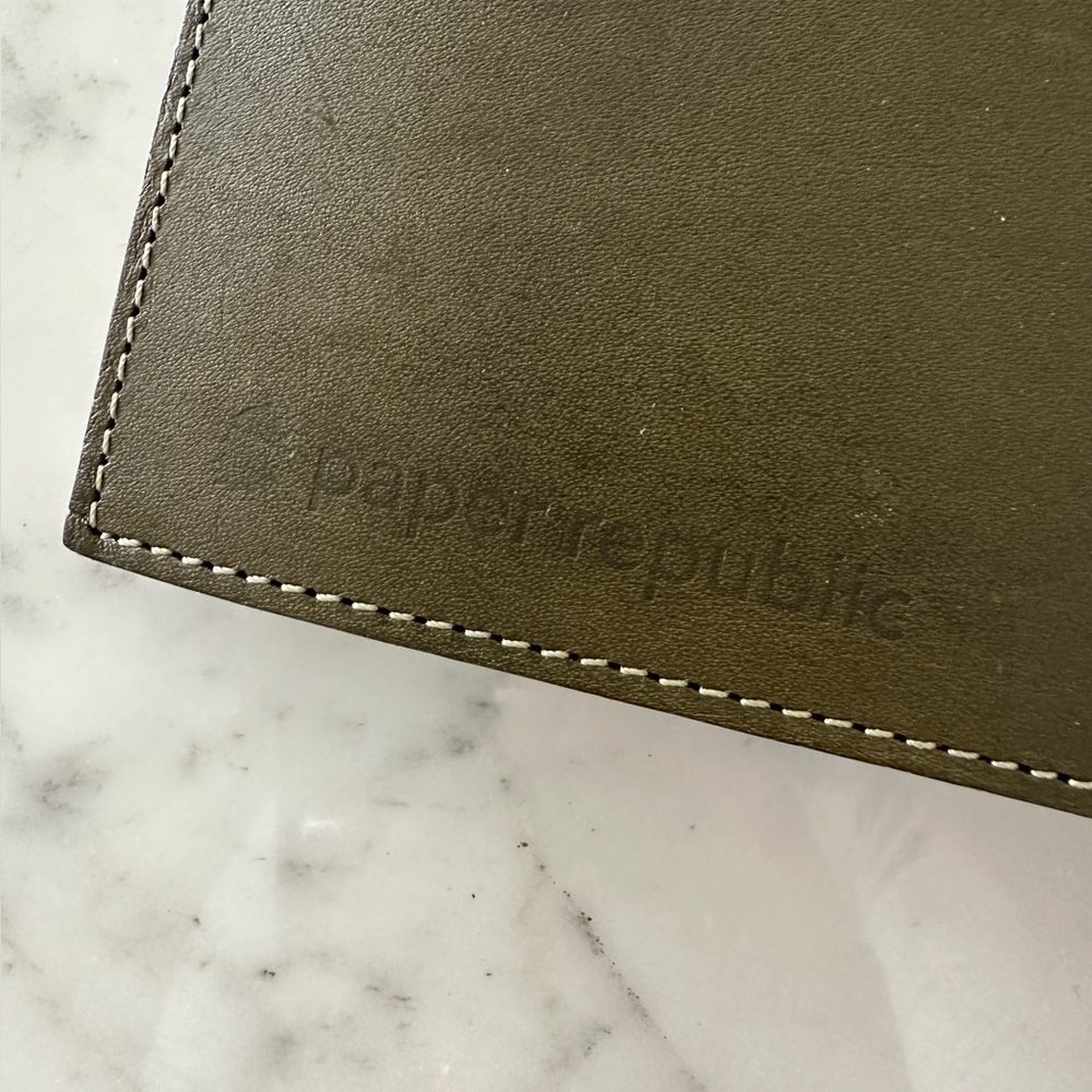 PAPER REPUBLIC Le Portfolio Olive Green A5 Size
** NEW condition - Picture 3 of 15